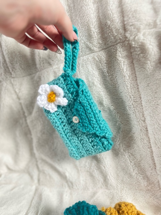 BUNDLE !! Crochet (by me) Wristlet with 2 scrunchies and a Pot Holder - Picture 3 of 4